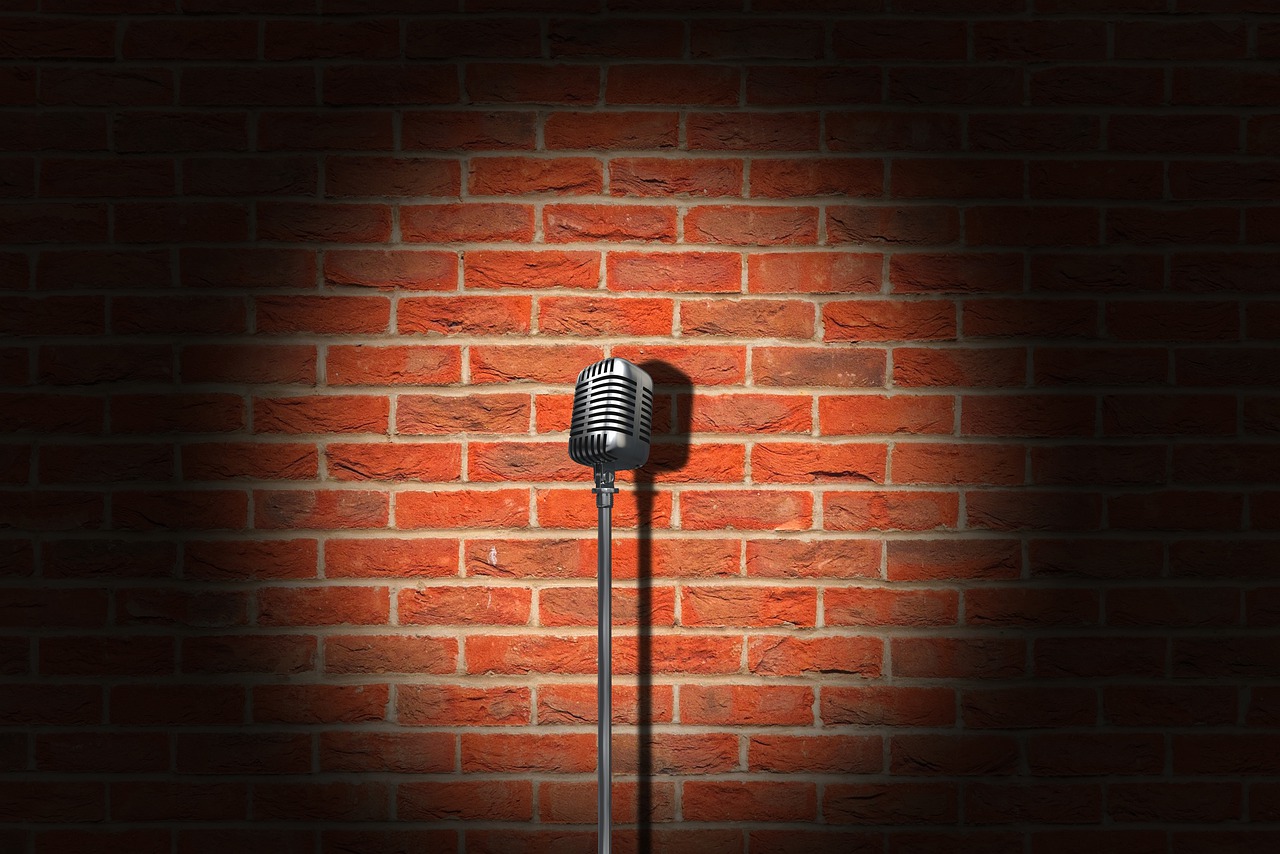 microphone, vintage, brick wall-6046111.jpg